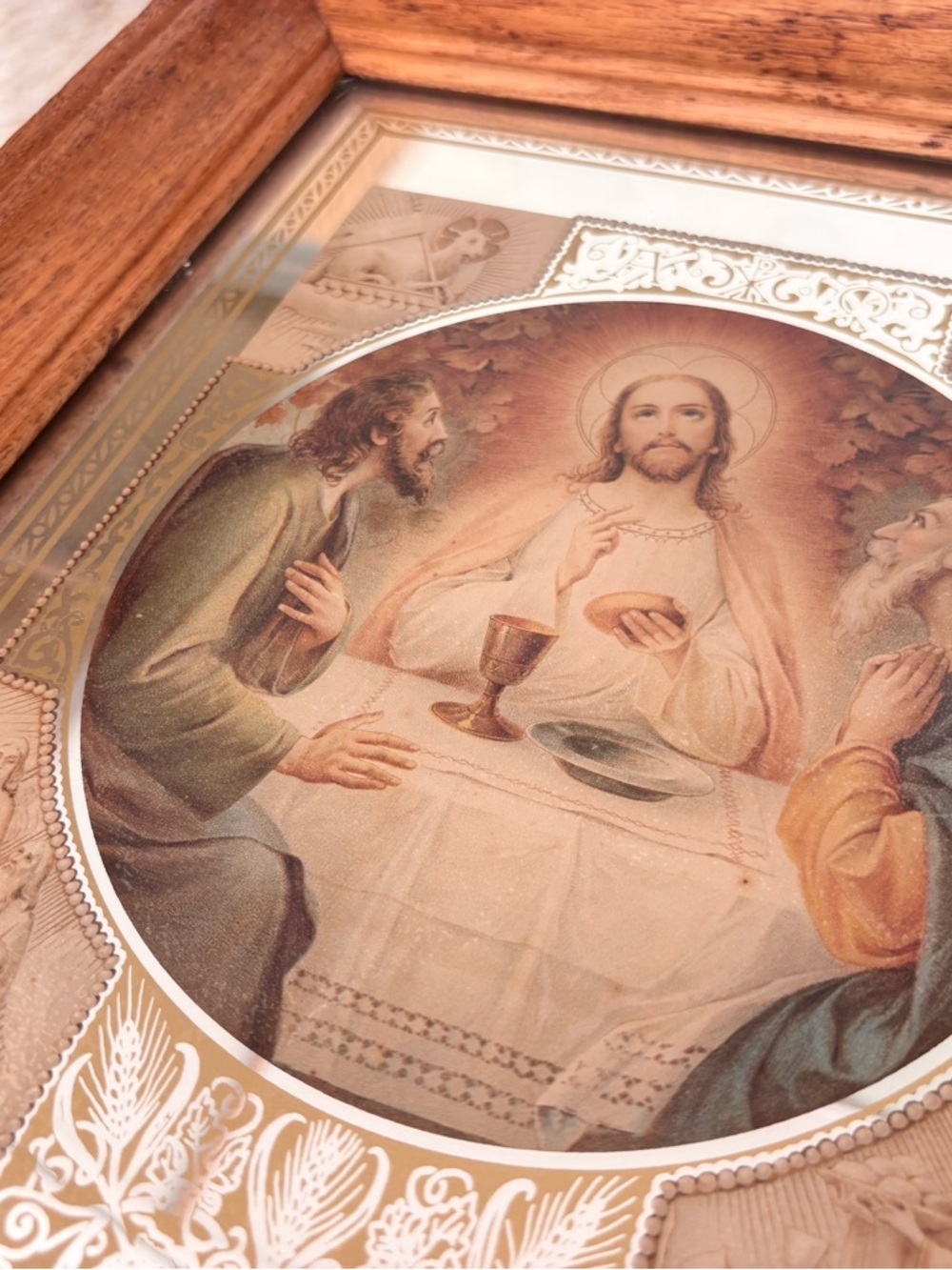Framed Mirrored Religious Last Supper Print in Warm Wood Frame - Brown and Cream - Picture 3 of 8